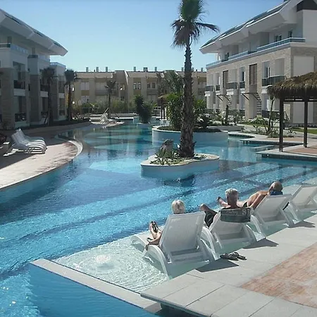 Tropical Gardens Is A 2 Bed 1st Floor Private 아파트