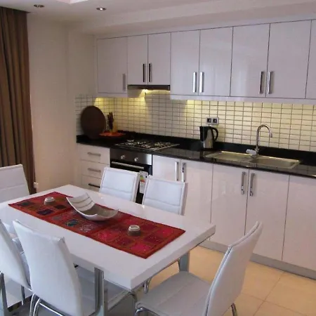 Tropical Gardens Is A 2 Bed 1st Floor Private 아파트 *