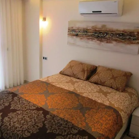 Tropical Gardens Is A 2 Bed 1st Floor Private 아파트