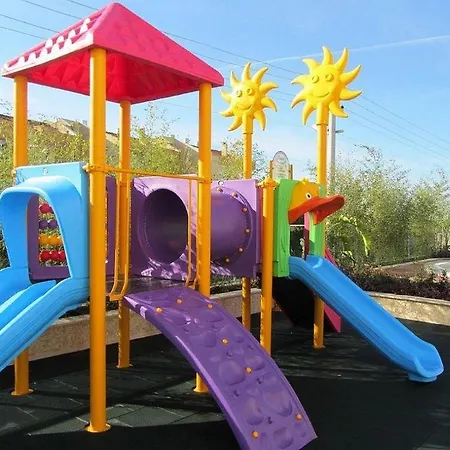 Tropical Gardens Is A 2 Bed 1st Floor Private 아파트 *