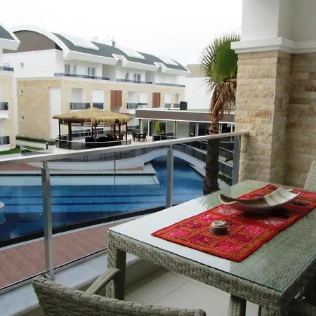 Tropical Gardens Is A 2 Bed 1st Floor Private * 시데