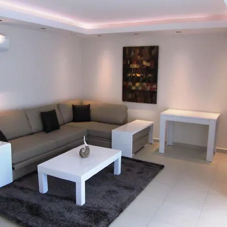 Tropical Gardens Is A 2 Bed 1st Floor Private 아파트 *