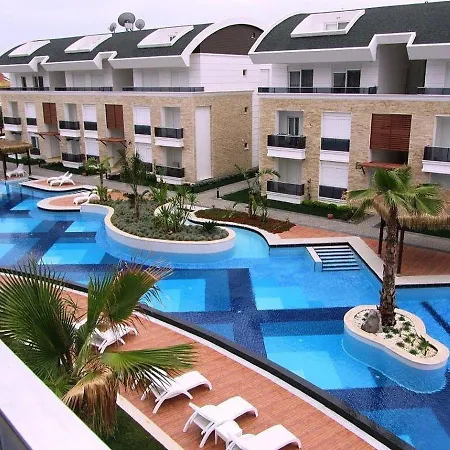 Tropical Gardens Is A 2 Bed 1st Floor Private 아파트 시데
