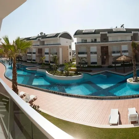 아파트 Tropical Gardens Is A 2 Bed 1st Floor Private