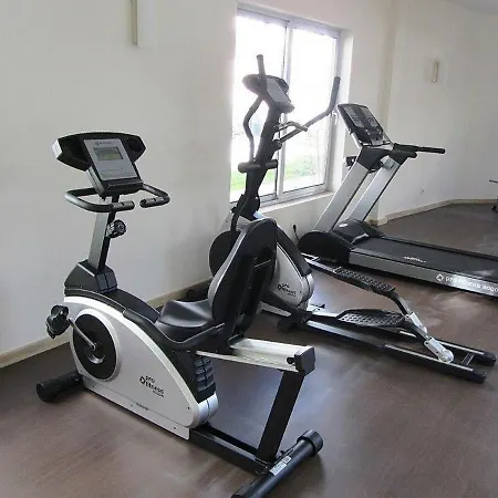 아파트 Tropical Gardens Is A 2 Bed 1st Floor Private *