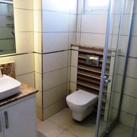 Tropical Gardens Is A 2 Bed 1st Floor Private 아파트 시데