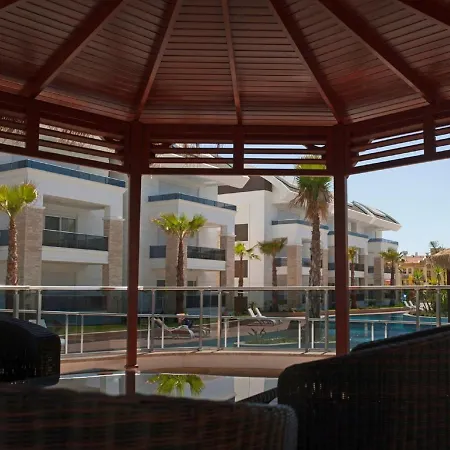 Tropical Gardens Is A 2 Bed 1st Floor Private 아파트 *