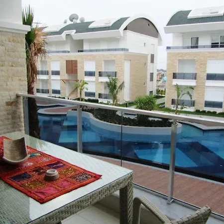 Tropical Gardens Is A 2 Bed 1st Floor Private 시데