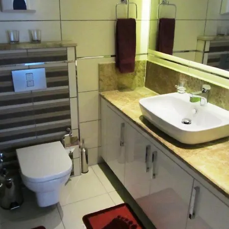 Tropical Gardens Is A 2 Bed 1st Floor Private Appartement Sidé